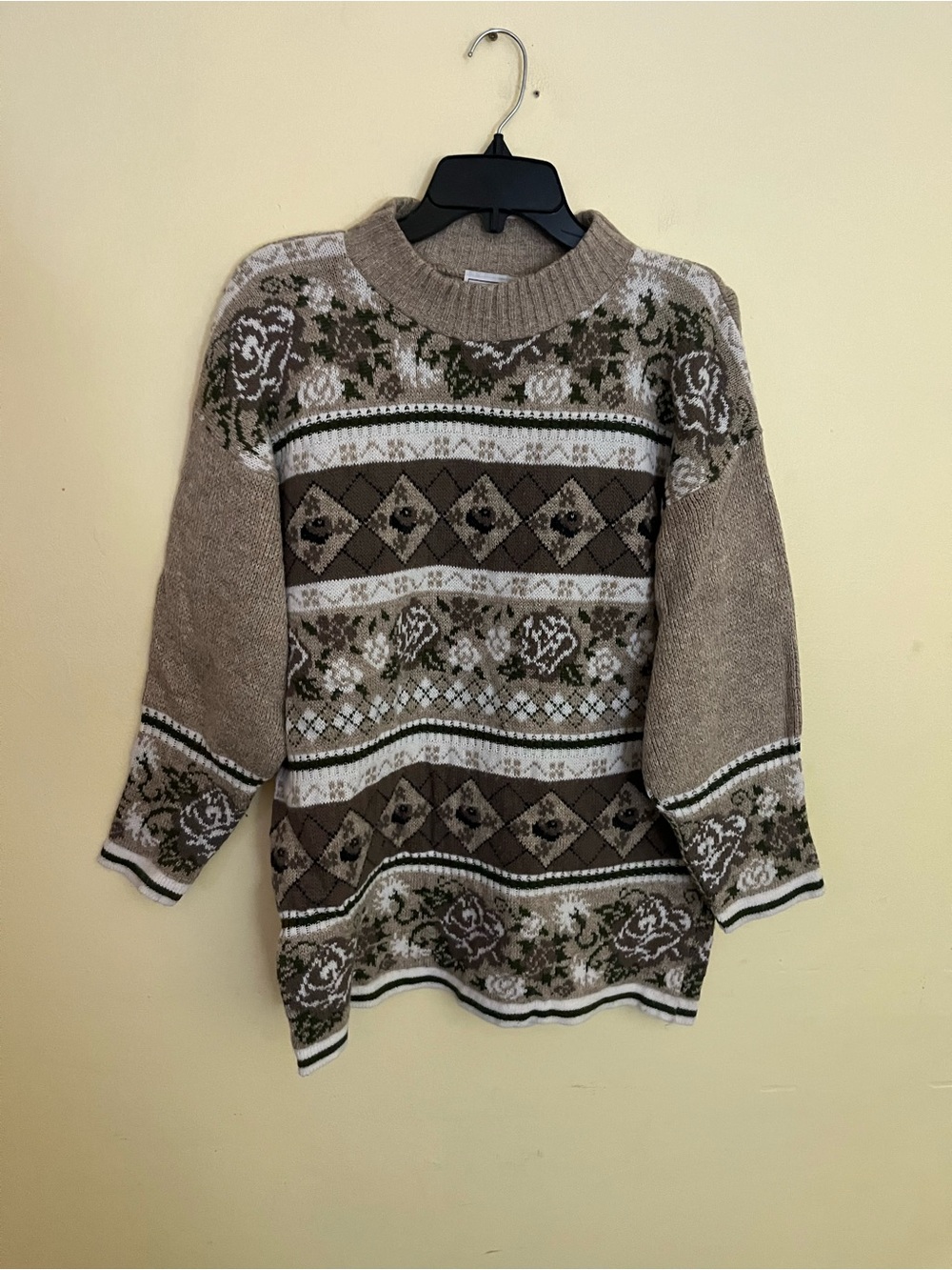 Adele Knitwear Women’s Taupe Floral Pattern Crewneck Sweater Size Large